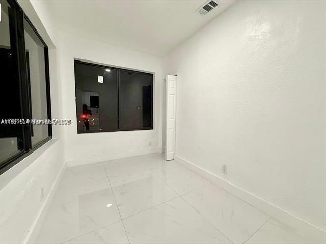 В аренду: $2,650 (2 спален, 1 ванн, 2320 Квадратных фут)