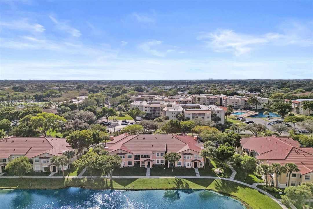 待售: $255,000 (2 贝兹, 2 浴室, 1035 平方英尺)