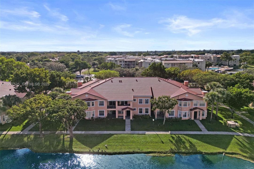 待售: $255,000 (2 贝兹, 2 浴室, 1035 平方英尺)