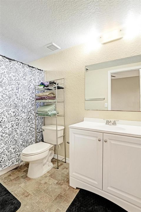 待售: $255,000 (2 贝兹, 2 浴室, 1035 平方英尺)