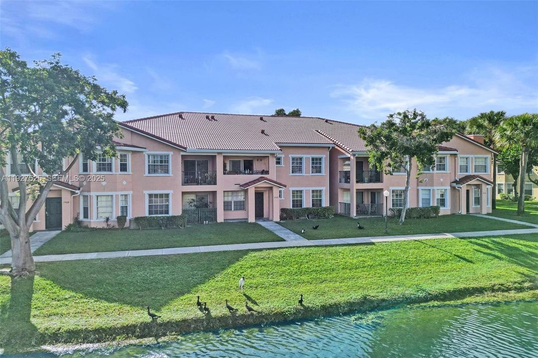 待售: $255,000 (2 贝兹, 2 浴室, 1035 平方英尺)