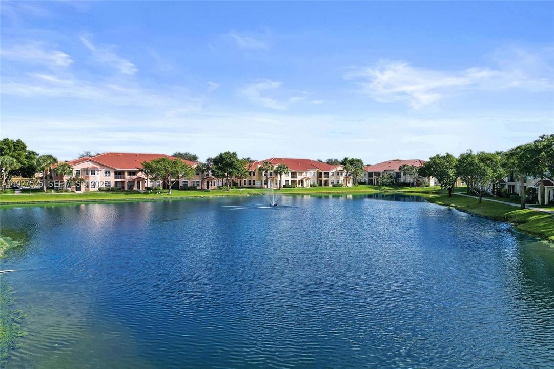 待售: $255,000 (2 贝兹, 2 浴室, 1035 平方英尺)