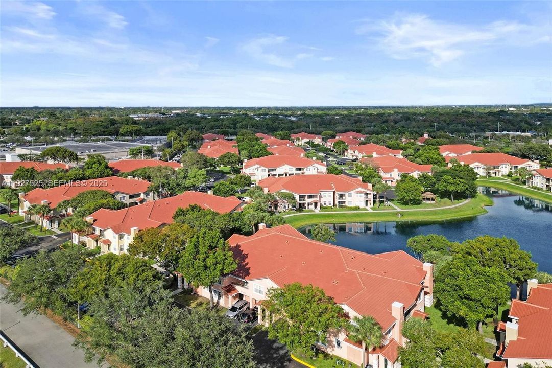 待售: $255,000 (2 贝兹, 2 浴室, 1035 平方英尺)