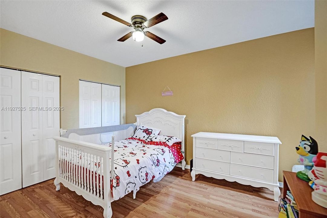 待售: $255,000 (2 贝兹, 2 浴室, 1035 平方英尺)