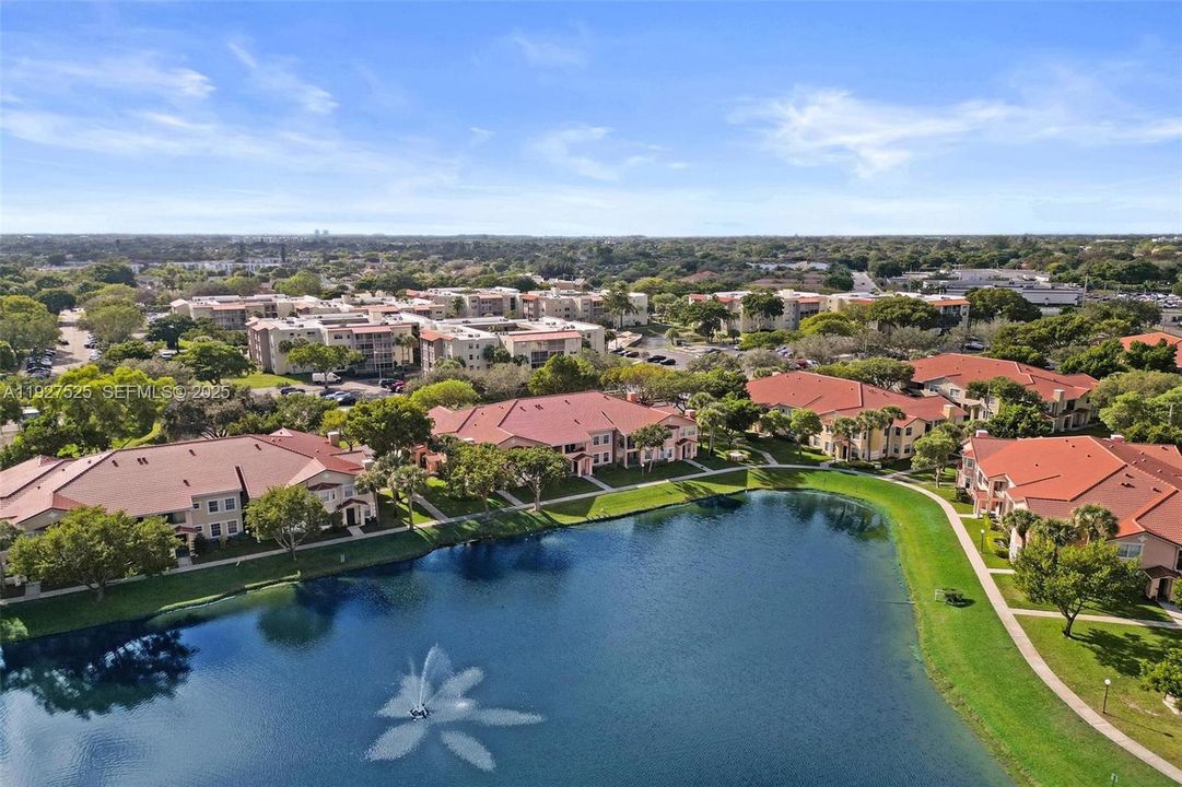 待售: $255,000 (2 贝兹, 2 浴室, 1035 平方英尺)