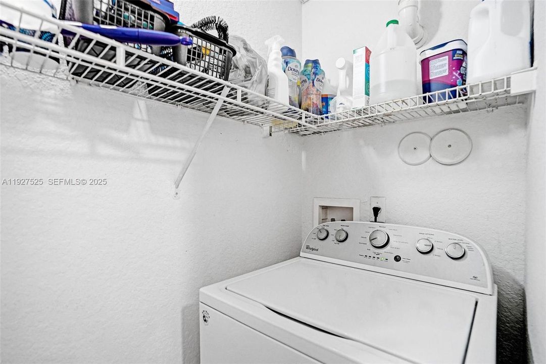 待售: $255,000 (2 贝兹, 2 浴室, 1035 平方英尺)