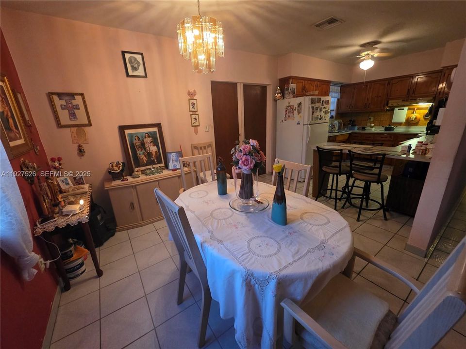 For Sale: $515,000 (4 beds, 2 baths, 1450 Square Feet)