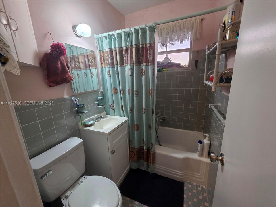 For Sale: $515,000 (4 beds, 2 baths, 1450 Square Feet)