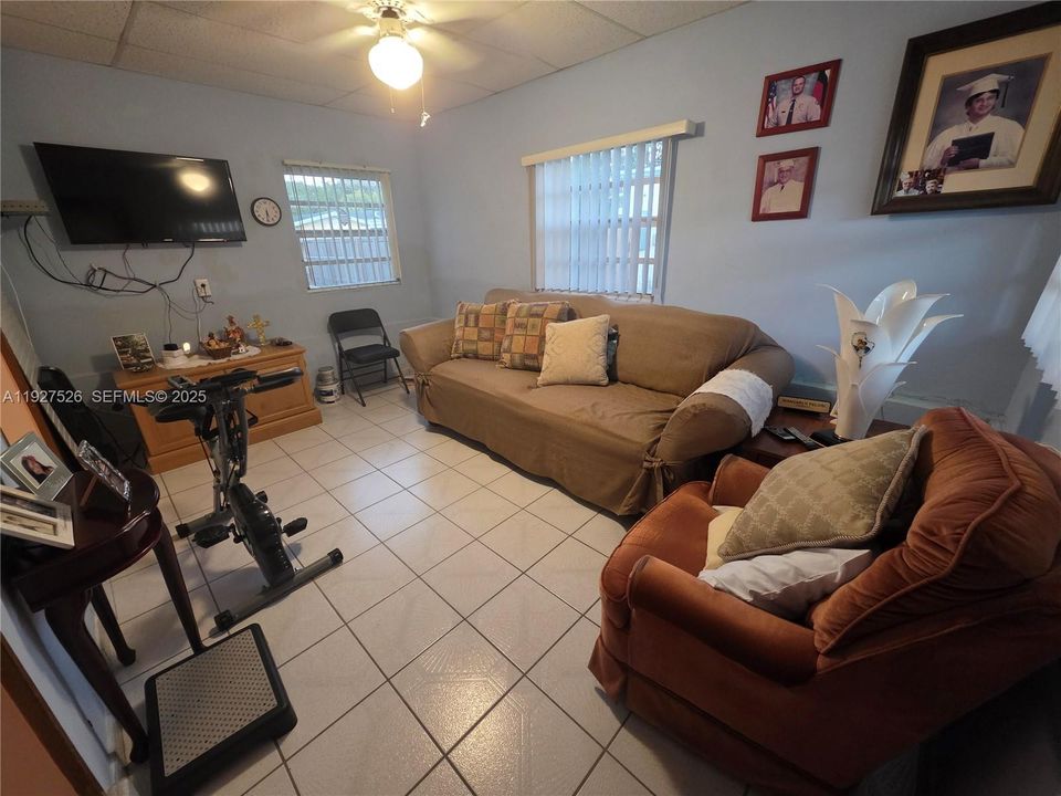 For Sale: $515,000 (4 beds, 2 baths, 1450 Square Feet)