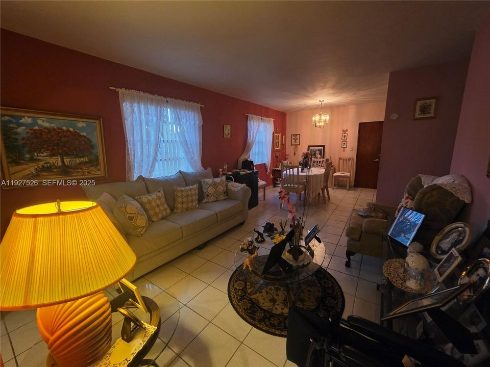 For Sale: $515,000 (4 beds, 2 baths, 1450 Square Feet)