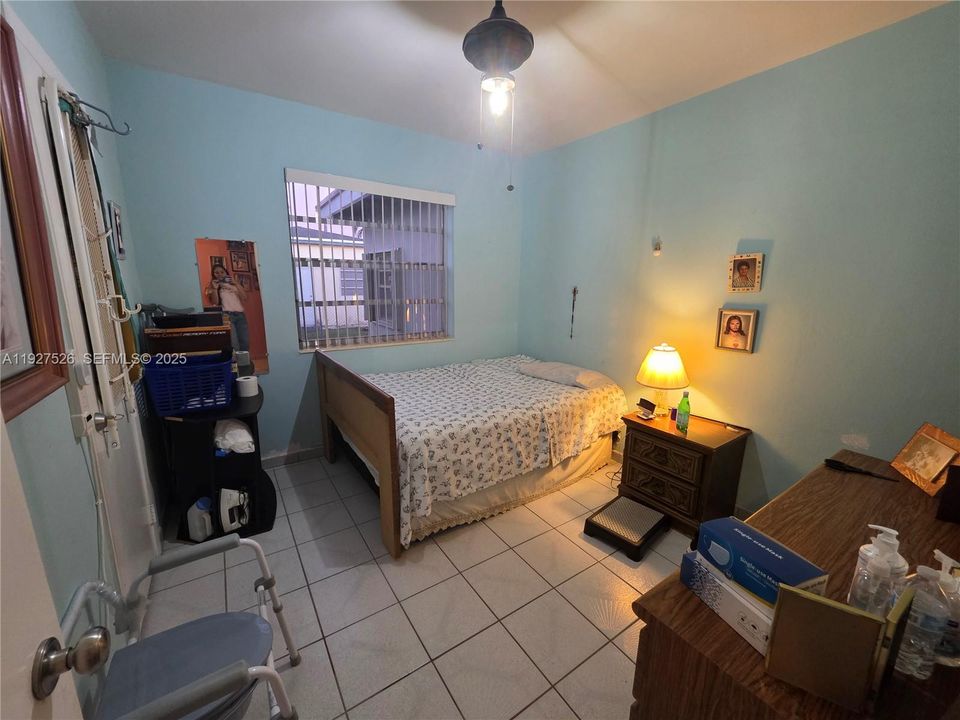 For Sale: $515,000 (4 beds, 2 baths, 1450 Square Feet)