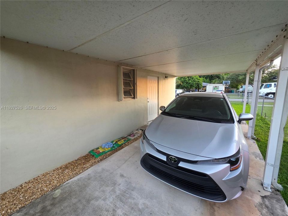 For Sale: $515,000 (4 beds, 2 baths, 1450 Square Feet)