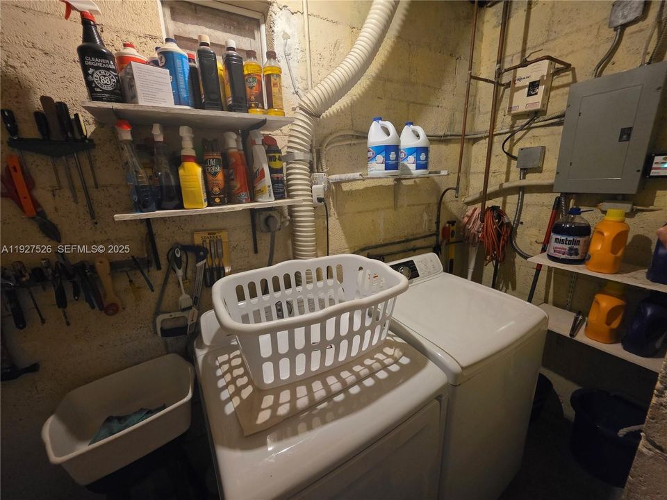 For Sale: $515,000 (4 beds, 2 baths, 1450 Square Feet)