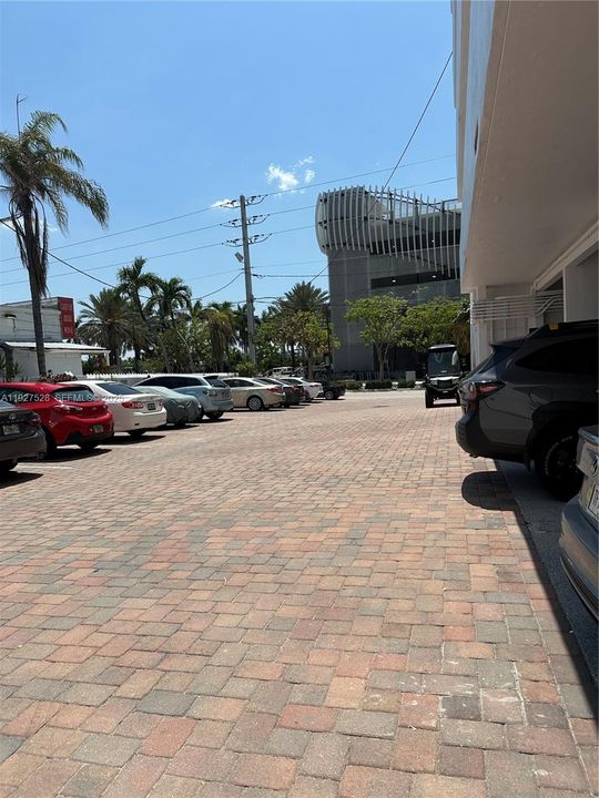 For Rent: $2,199 (1 beds, 1 baths, 690 Square Feet)