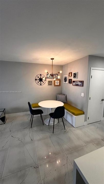 For Rent: $2,199 (1 beds, 1 baths, 690 Square Feet)