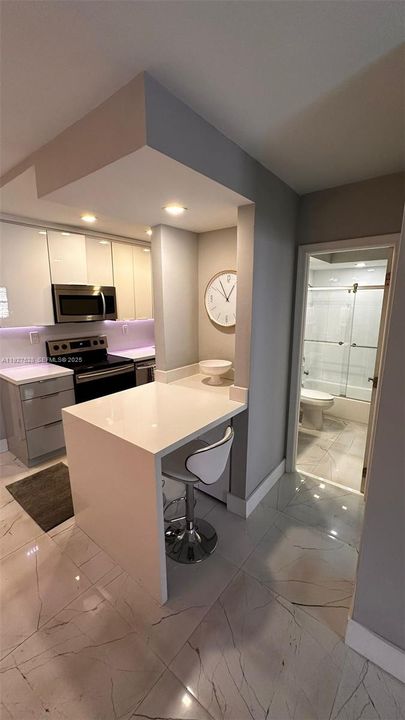 For Rent: $2,199 (1 beds, 1 baths, 690 Square Feet)