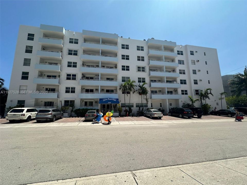 For Rent: $2,199 (1 beds, 1 baths, 690 Square Feet)