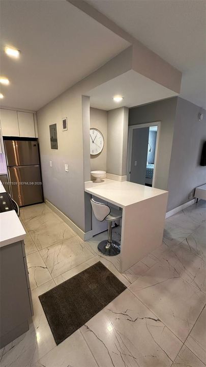 For Rent: $2,199 (1 beds, 1 baths, 690 Square Feet)