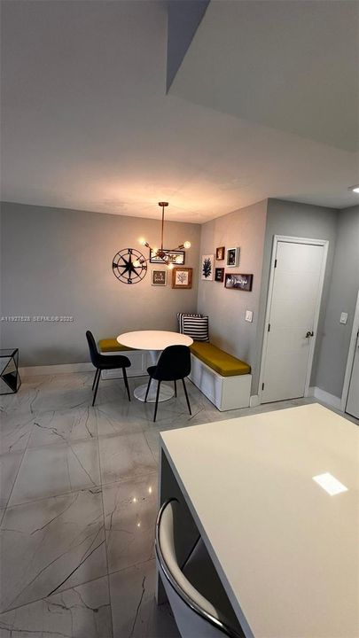 For Rent: $2,199 (1 beds, 1 baths, 690 Square Feet)