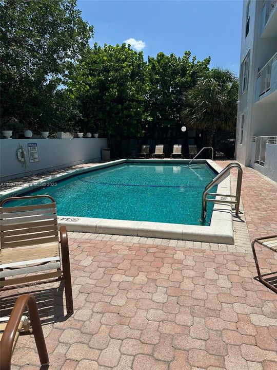 For Rent: $2,199 (1 beds, 1 baths, 690 Square Feet)