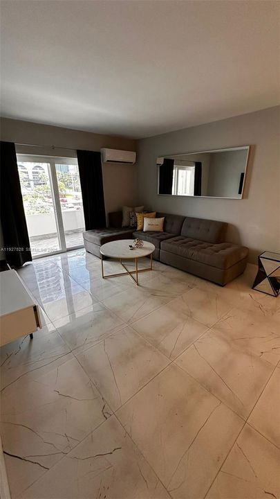 For Rent: $2,199 (1 beds, 1 baths, 690 Square Feet)