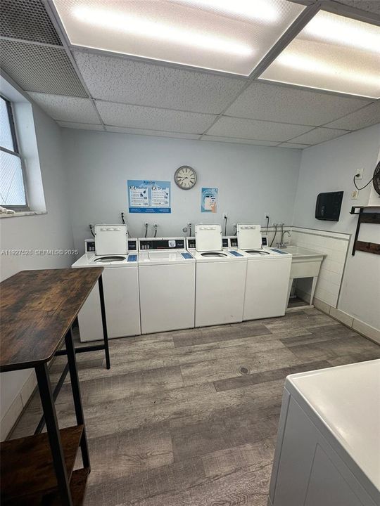 For Rent: $2,199 (1 beds, 1 baths, 690 Square Feet)