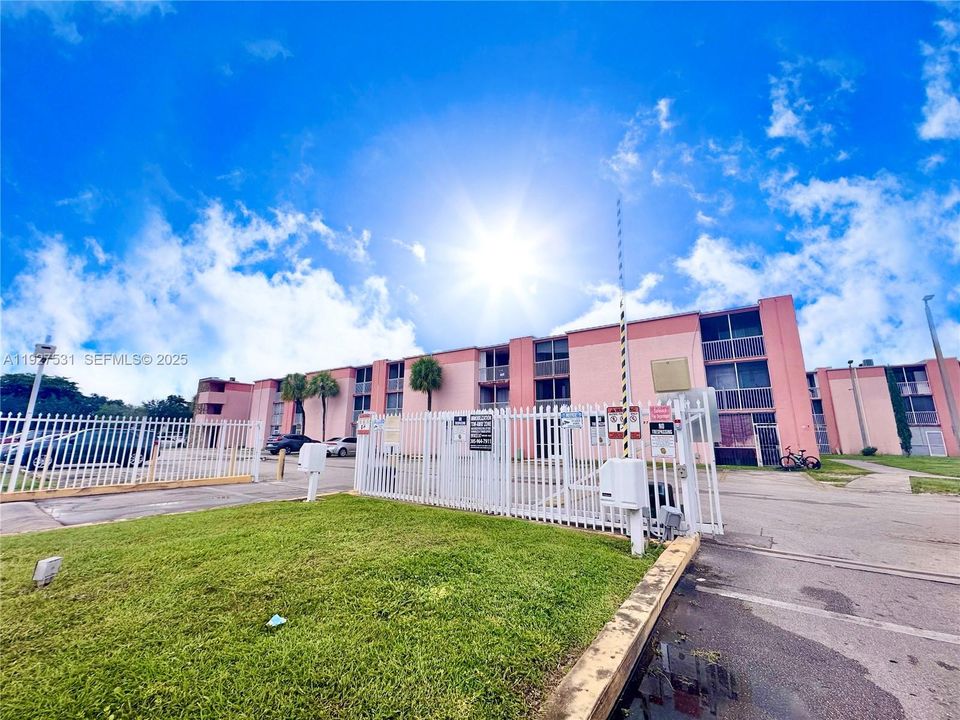 В аренду: $1,950 (2 спален, 2 ванн, 800 Квадратных фут)