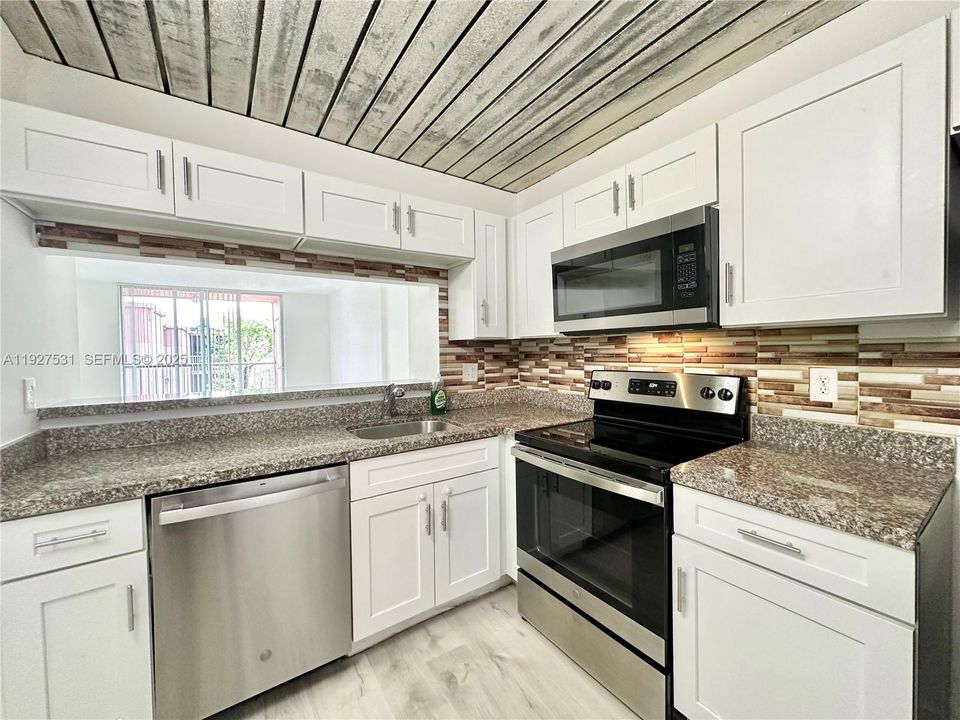 В аренду: $1,950 (2 спален, 2 ванн, 800 Квадратных фут)