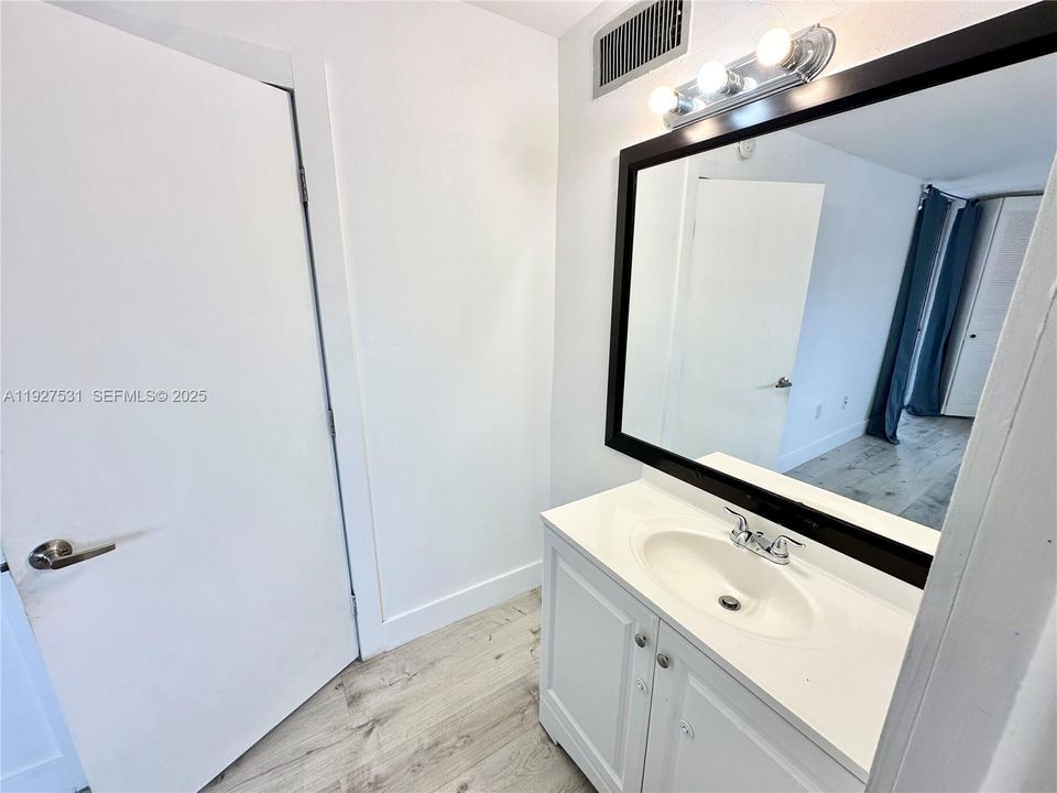 В аренду: $1,950 (2 спален, 2 ванн, 800 Квадратных фут)