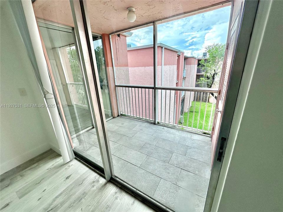 В аренду: $1,950 (2 спален, 2 ванн, 800 Квадратных фут)