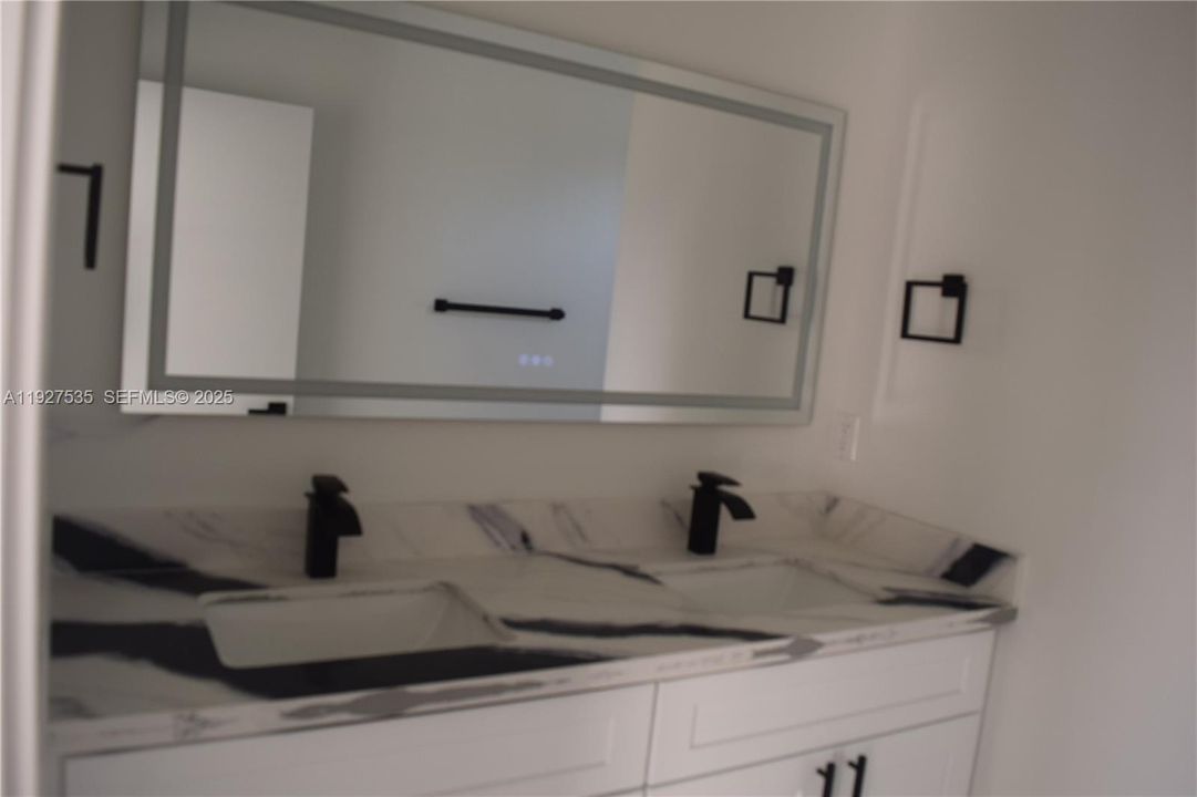 En Venta: $345,000 (3 camas, 2 baños, 0 Pies cuadrados)