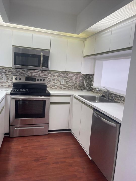 В аренду: $1,950 (1 спален, 1 ванн, 840 Квадратных фут)