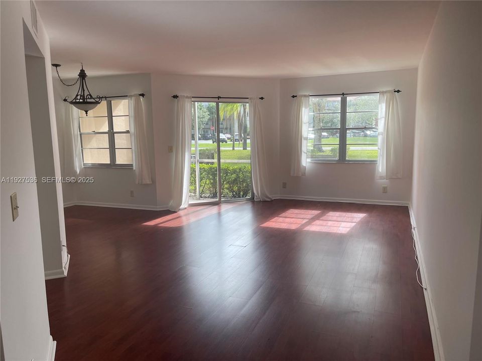 В аренду: $1,950 (1 спален, 1 ванн, 840 Квадратных фут)