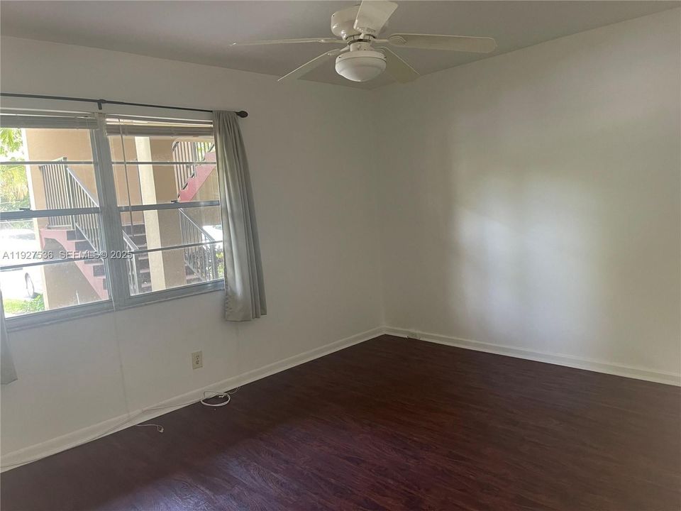 В аренду: $1,950 (1 спален, 1 ванн, 840 Квадратных фут)