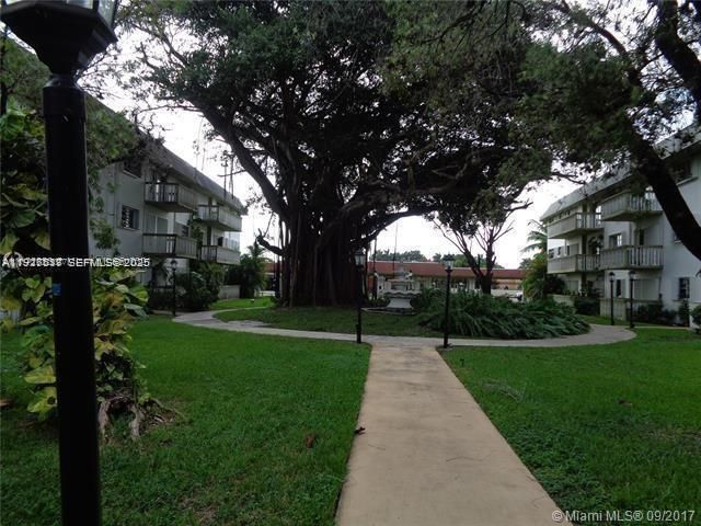 For Rent: $1,900 (2 beds, 2 baths, 920 Square Feet)