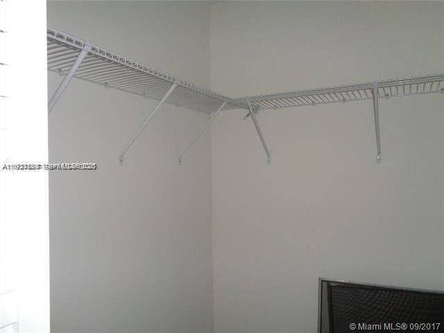 For Rent: $1,900 (2 beds, 2 baths, 920 Square Feet)