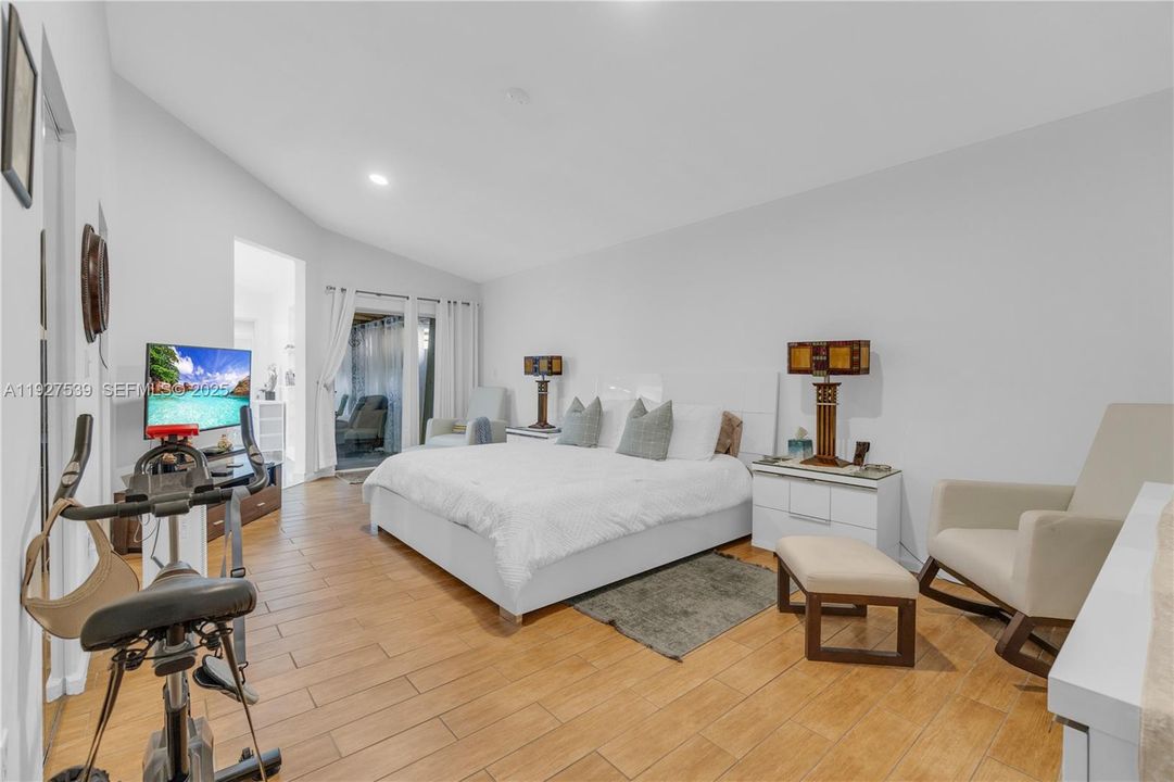 En Venta: $750,000 (4 camas, 2 baños, 2083 Pies cuadrados)