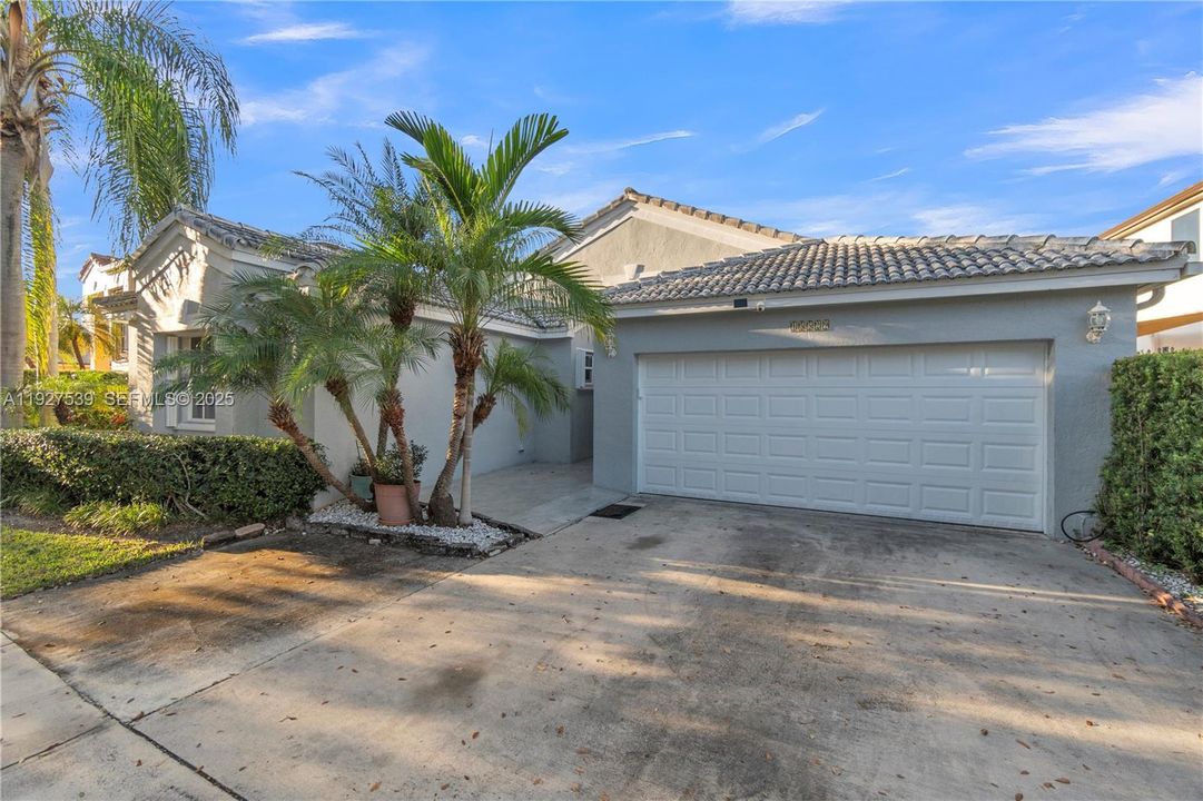 En Venta: $750,000 (4 camas, 2 baños, 2083 Pies cuadrados)