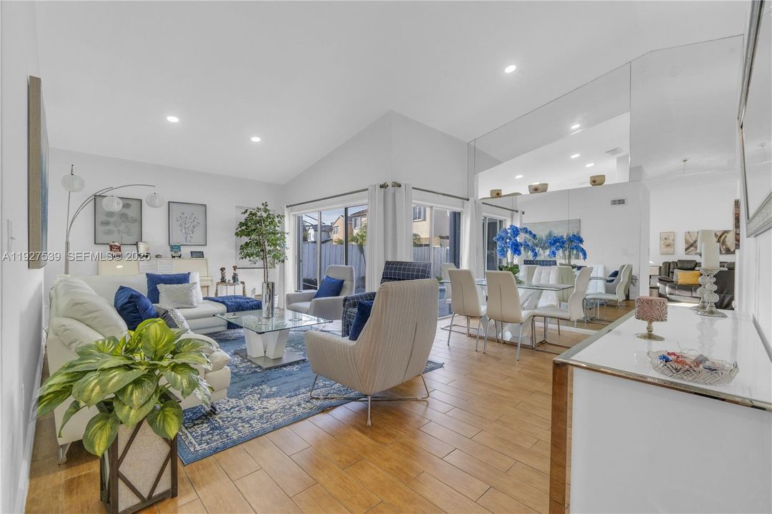 En Venta: $750,000 (4 camas, 2 baños, 2083 Pies cuadrados)