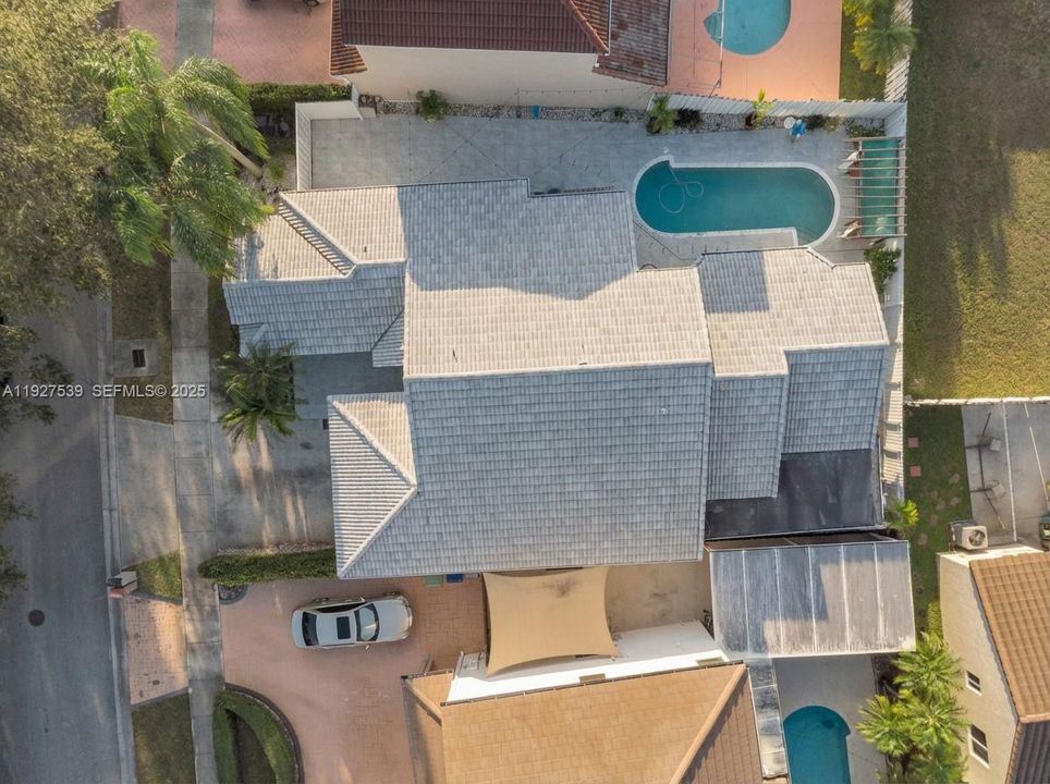 En Venta: $750,000 (4 camas, 2 baños, 2083 Pies cuadrados)