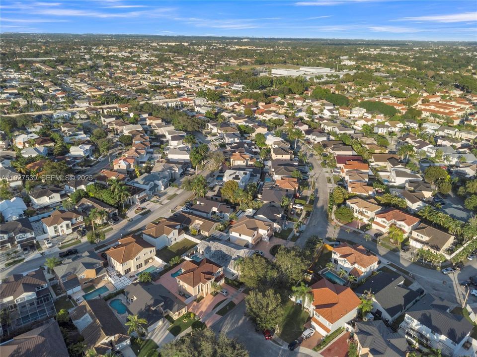 En Venta: $750,000 (4 camas, 2 baños, 2083 Pies cuadrados)