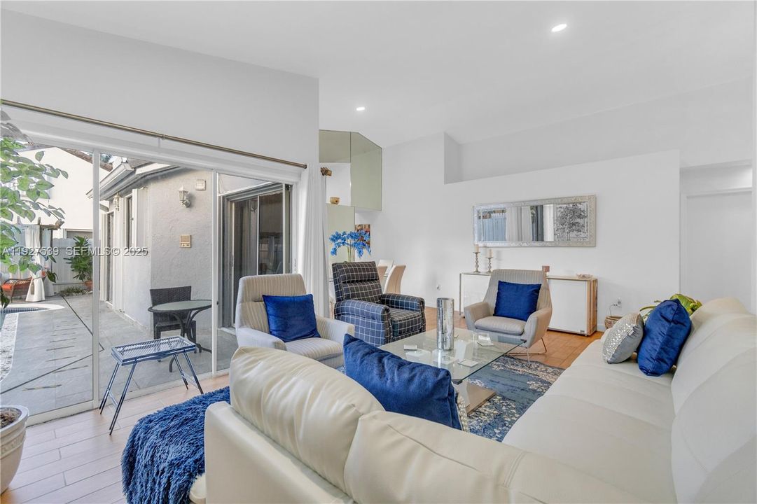 En Venta: $750,000 (4 camas, 2 baños, 2083 Pies cuadrados)