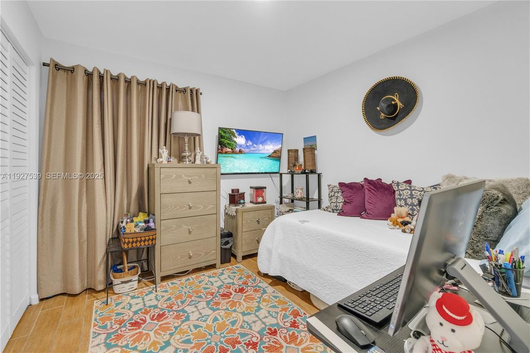 En Venta: $750,000 (4 camas, 2 baños, 2083 Pies cuadrados)