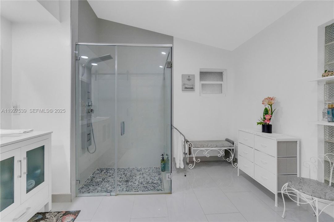 En Venta: $750,000 (4 camas, 2 baños, 2083 Pies cuadrados)