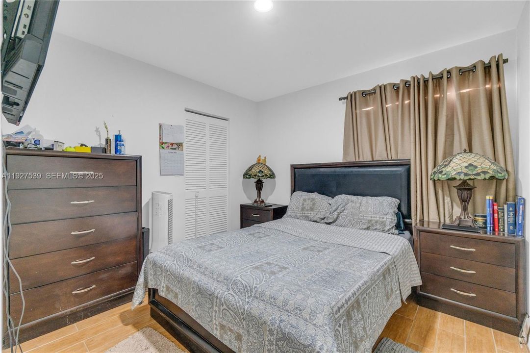 En Venta: $750,000 (4 camas, 2 baños, 2083 Pies cuadrados)