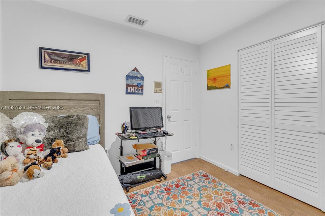 En Venta: $750,000 (4 camas, 2 baños, 2083 Pies cuadrados)