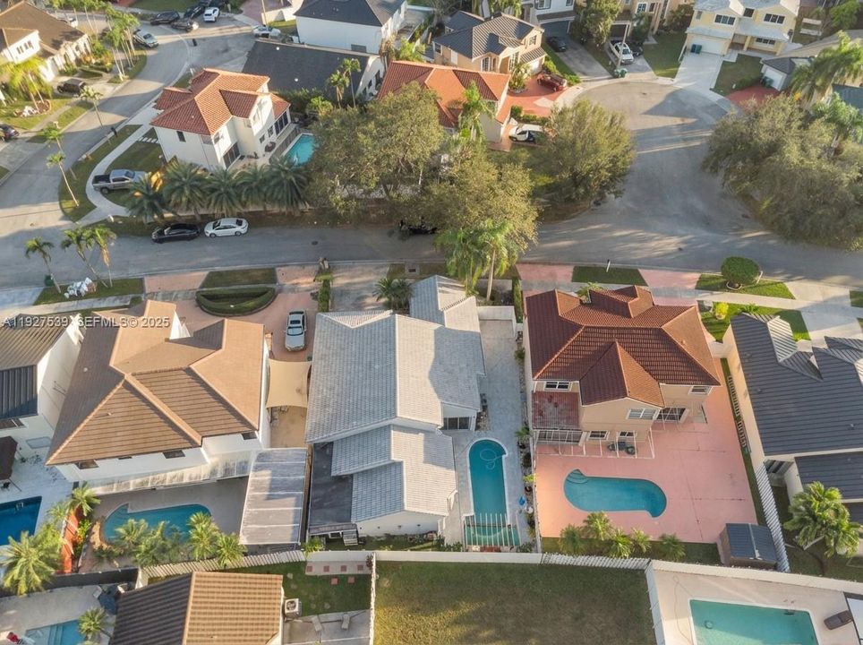 En Venta: $750,000 (4 camas, 2 baños, 2083 Pies cuadrados)