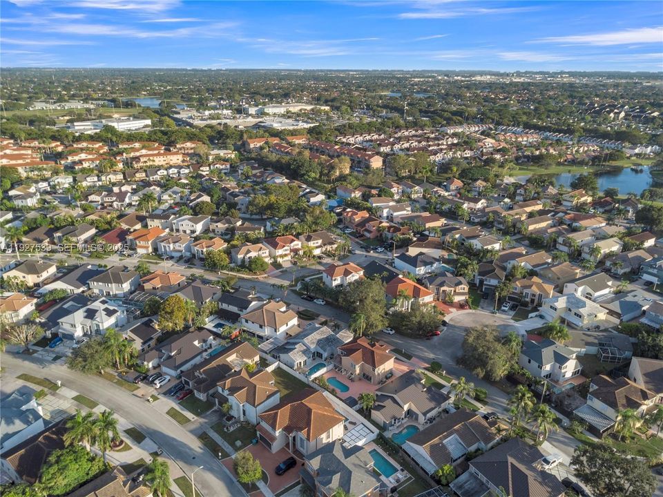 En Venta: $750,000 (4 camas, 2 baños, 2083 Pies cuadrados)