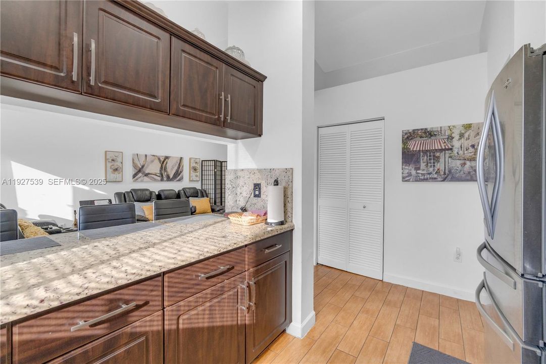 En Venta: $750,000 (4 camas, 2 baños, 2083 Pies cuadrados)