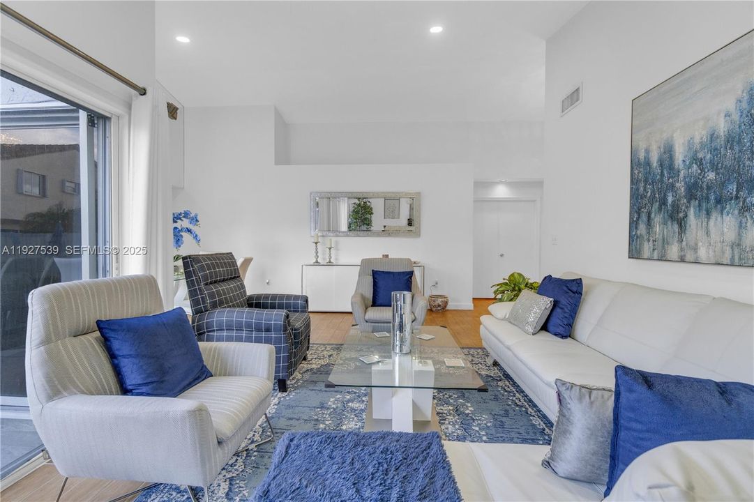 En Venta: $750,000 (4 camas, 2 baños, 2083 Pies cuadrados)